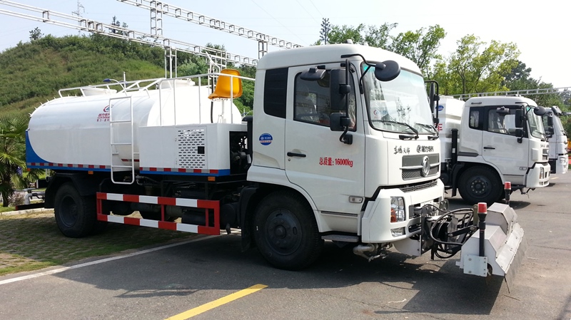 國五東風(fēng)天錦8方路面清洗車